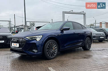 Позашляховик / Кросовер Audi e-tron 2021 в 