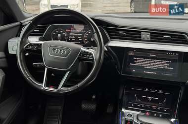 Позашляховик / Кросовер Audi e-tron 2021 в 