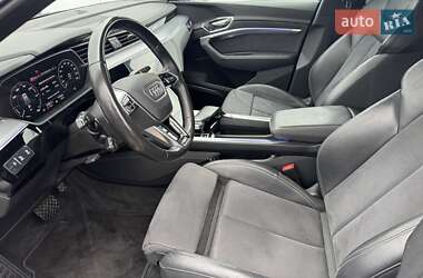 Позашляховик / Кросовер Audi e-tron 2021 в 
