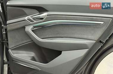 Позашляховик / Кросовер Audi e-tron 2021 в 