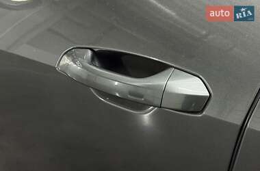 Позашляховик / Кросовер Audi e-tron 2021 в 