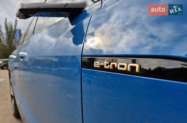 Позашляховик / Кросовер Audi e-tron 2020 в 