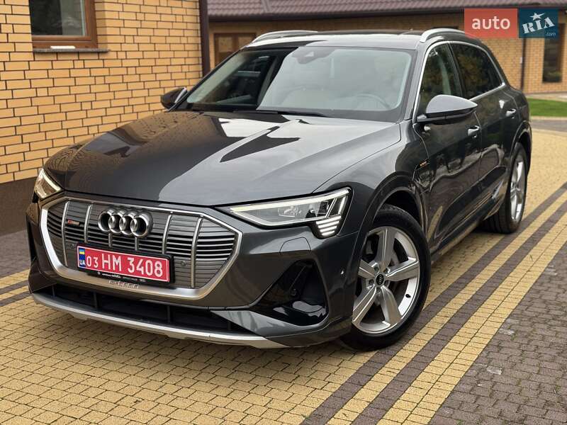 Позашляховик / Кросовер Audi e-tron 2022 в 