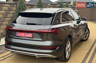 Позашляховик / Кросовер Audi e-tron 2022 в 