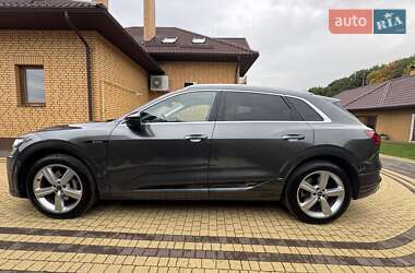 Позашляховик / Кросовер Audi e-tron 2022 в 