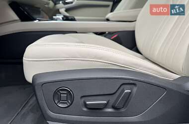 Позашляховик / Кросовер Audi e-tron 2022 в 