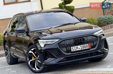 Внедорожник / Кроссовер Audi e-tron 2022 в 