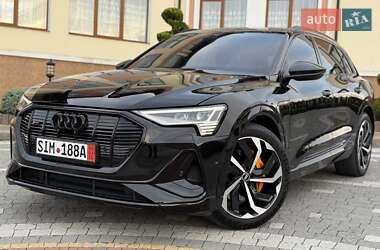 Внедорожник / Кроссовер Audi e-tron 2022 в 
