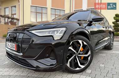 Внедорожник / Кроссовер Audi e-tron 2022 в 
