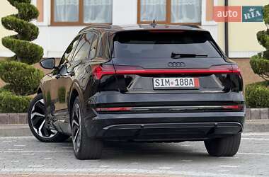Внедорожник / Кроссовер Audi e-tron 2022 в 