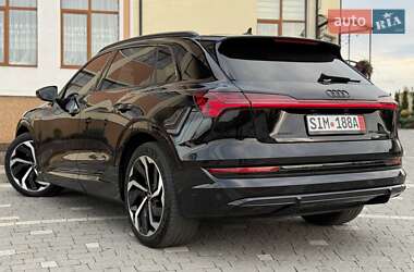 Внедорожник / Кроссовер Audi e-tron 2022 в 