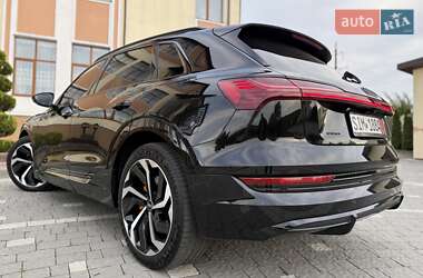 Внедорожник / Кроссовер Audi e-tron 2022 в 