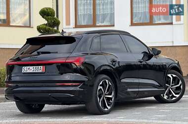 Внедорожник / Кроссовер Audi e-tron 2022 в 