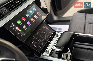 Внедорожник / Кроссовер Audi e-tron 2022 в 