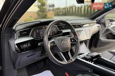 Внедорожник / Кроссовер Audi e-tron 2022 в 