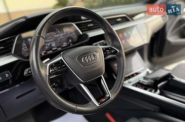 Внедорожник / Кроссовер Audi e-tron 2022 в 