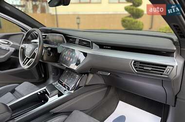 Внедорожник / Кроссовер Audi e-tron 2022 в 