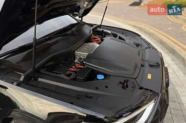 Внедорожник / Кроссовер Audi e-tron 2022 в 