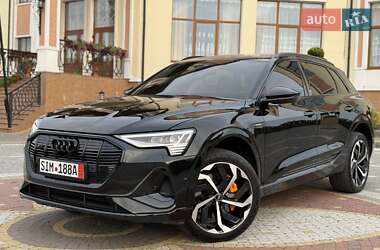 Внедорожник / Кроссовер Audi e-tron 2022 в 