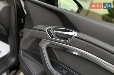 Внедорожник / Кроссовер Audi e-tron 2022 в 