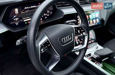 Внедорожник / Кроссовер Audi e-tron 2020 в 