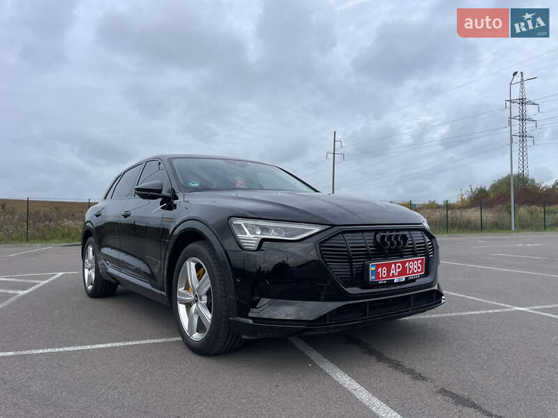 Позашляховик / Кросовер Audi e-tron 2023 в Рівному