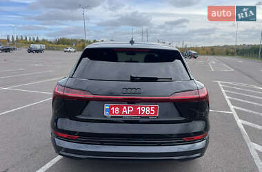 Позашляховик / Кросовер Audi e-tron 2023 в 