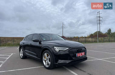 Позашляховик / Кросовер Audi e-tron 2023 в 