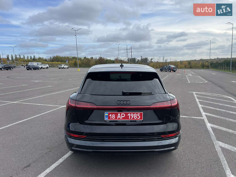 Позашляховик / Кросовер Audi e-tron 2023 в Рівному