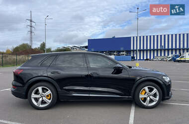 Позашляховик / Кросовер Audi e-tron 2023 в 