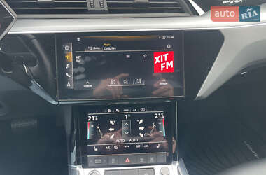 Позашляховик / Кросовер Audi e-tron 2023 в 