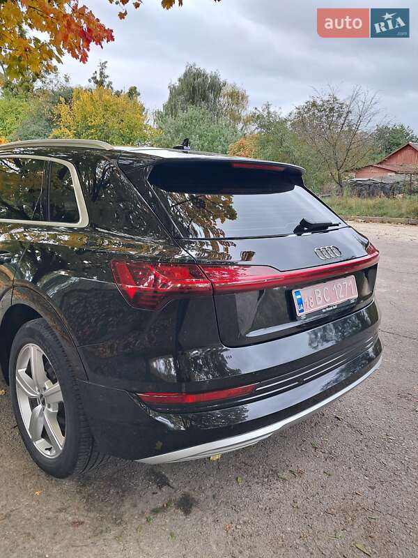 Позашляховик / Кросовер Audi e-tron 2021 в Рівному