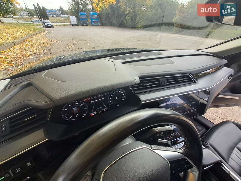 Позашляховик / Кросовер Audi e-tron 2021 в Рівному