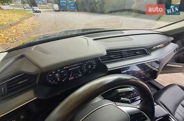 Позашляховик / Кросовер Audi e-tron 2021 в 
