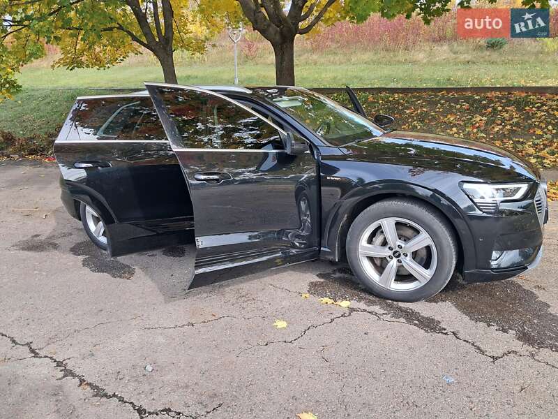 Позашляховик / Кросовер Audi e-tron 2021 в Рівному