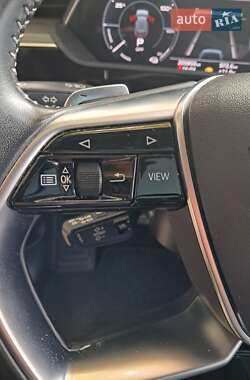 Позашляховик / Кросовер Audi e-tron 2021 в 
