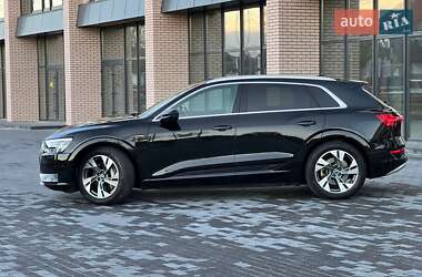 Внедорожник / Кроссовер Audi e-tron 2022 в 