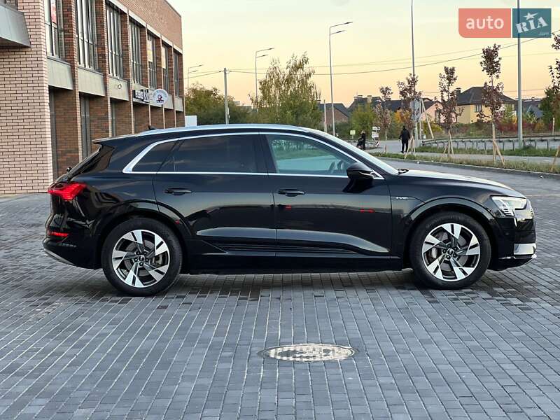 Позашляховик / Кросовер Audi e-tron 2022 в Вінниці