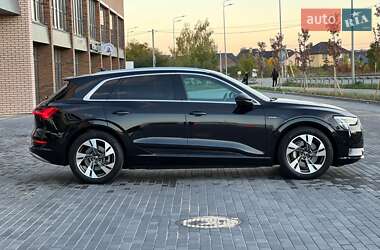 Внедорожник / Кроссовер Audi e-tron 2022 в 