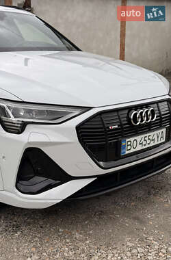 Внедорожник / Кроссовер Audi e-tron 2021 в 