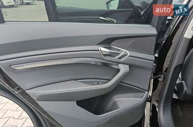 Внедорожник / Кроссовер Audi e-tron 2021 в 