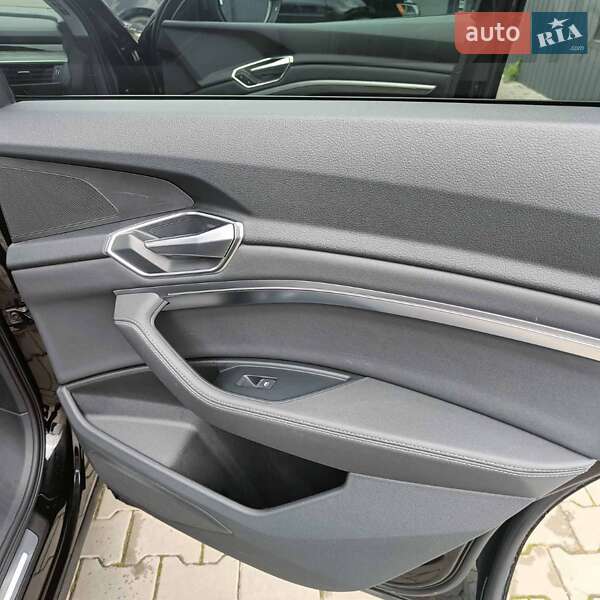 Позашляховик / Кросовер Audi e-tron 2021 в Дніпрі