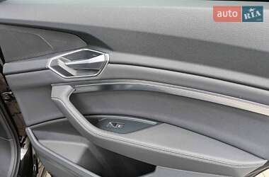 Внедорожник / Кроссовер Audi e-tron 2021 в 