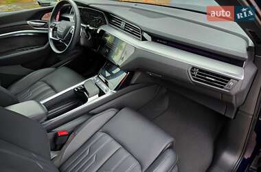 Внедорожник / Кроссовер Audi e-tron 2020 в 
