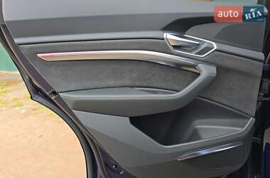 Внедорожник / Кроссовер Audi e-tron 2020 в 