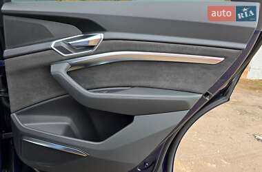 Внедорожник / Кроссовер Audi e-tron 2020 в 