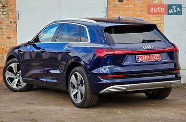 Внедорожник / Кроссовер Audi e-tron 2020 в 