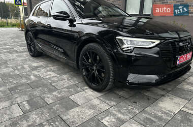 Позашляховик / Кросовер Audi e-tron 2019 в 