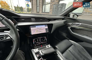 Позашляховик / Кросовер Audi e-tron 2019 в 