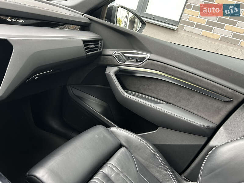 Внедорожник / Кроссовер Audi e-tron 2019 в Львове